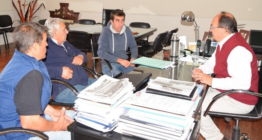 Directivos del Club Argentino priorizaron el recambio lumínico en el estadio