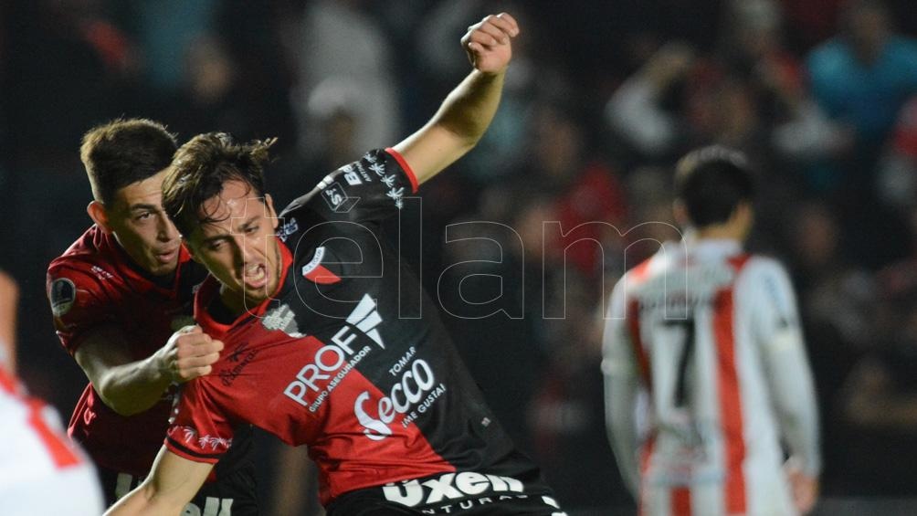 Colón, con un final caliente, venció a River de Uruguay y pasó de ronda