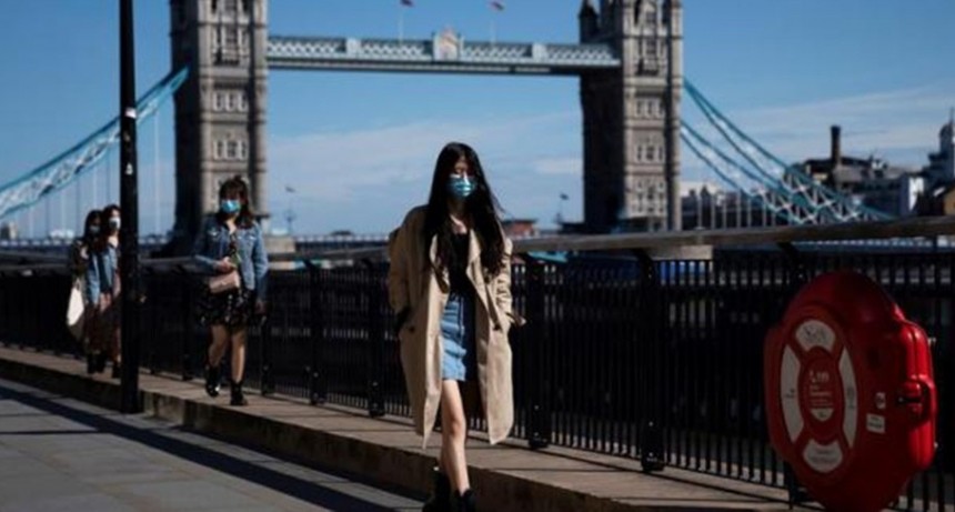 Reino Unido suma muertos y crecen las dudas sobre la apertura prevista para el lunes