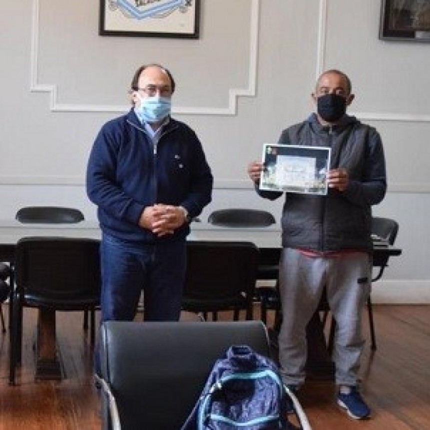 Saladillo: RECONOCIMIENTO A EMPLEADO MUNICIPAL QUE DEVOLVI&Oacute; BILLETERA ENCONTRADA EN LA V&Iacute;A  P&Uacute;BLICA