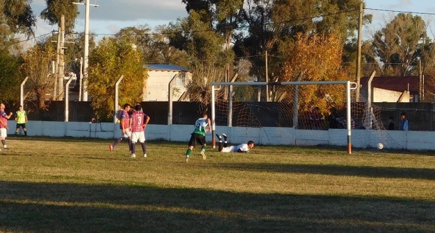 Fútbol: Unión Apeadero en los dos “Frentes”