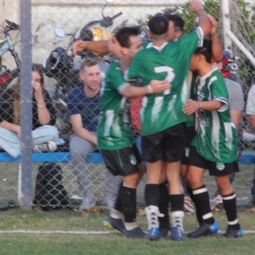 Hat-trick de Pablo Massaccesi en la victoria de Cazón ante Argentino  