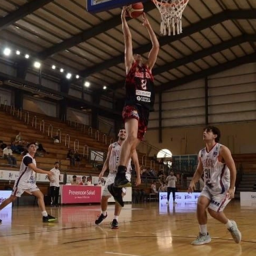 El saladillense Tomas Delía se destaca en Zarate Basket 