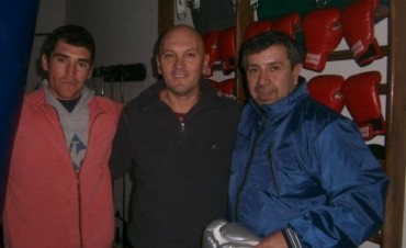 La Fundación Todos por un Sueño, entregó materiales de boxeo para el gimnasio de Claudio Molfino y Pablo Batista.