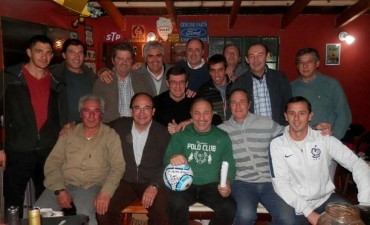 Periodistas y amigos agasajaron al Vasco Olarticoechea