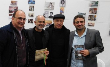 Daniel Arcucci junto a periodistas saladillenses