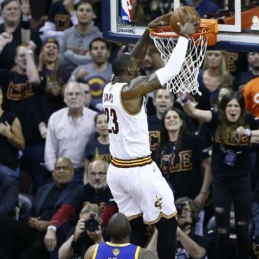 Cleveland-Golden State: los Cavaliers volvieron a ganar y el campeón de la NBA se define este domingo
