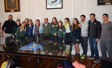 El equipo del Saladillo Hockey Club Sub 18 fue recibido en el municipio