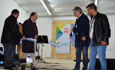 Se inauguraron obras del escenario del Club de Cazón