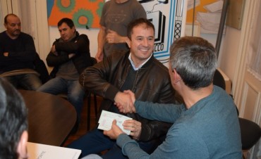 Deportes de Nación entregó aportes a los clubes Huracán y Saladillo Hockey