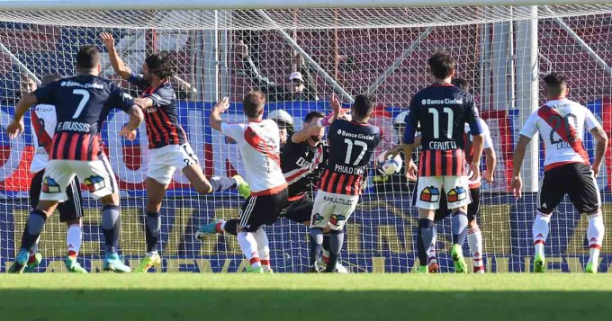 Explotaron las memes luego del error de Batalla