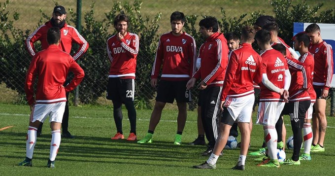 River, con equipo completo para recibir a Racing