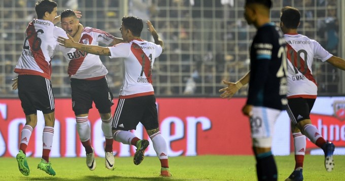 River se agrand&oacute; en Tucum&aacute;n y le pisa los talones a Boca
