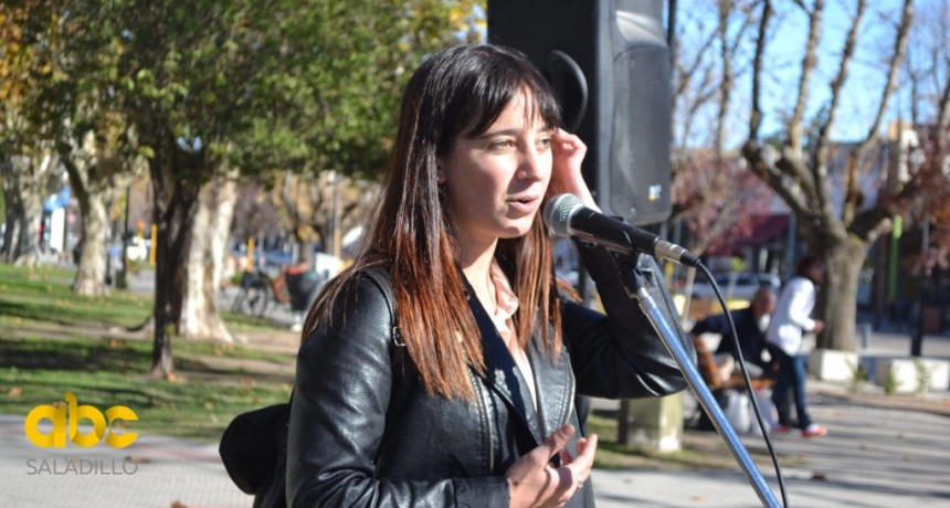 Periodistas fueron distinguidos en el busto a Mariano Moreno