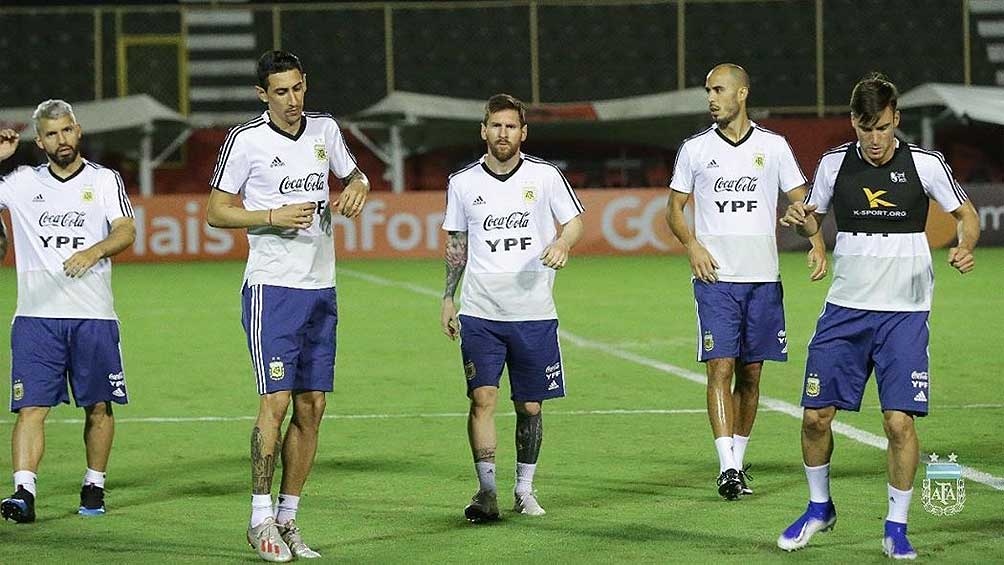 Messi-Agüero-Martínez, la última esperanza para seguir en el torneo