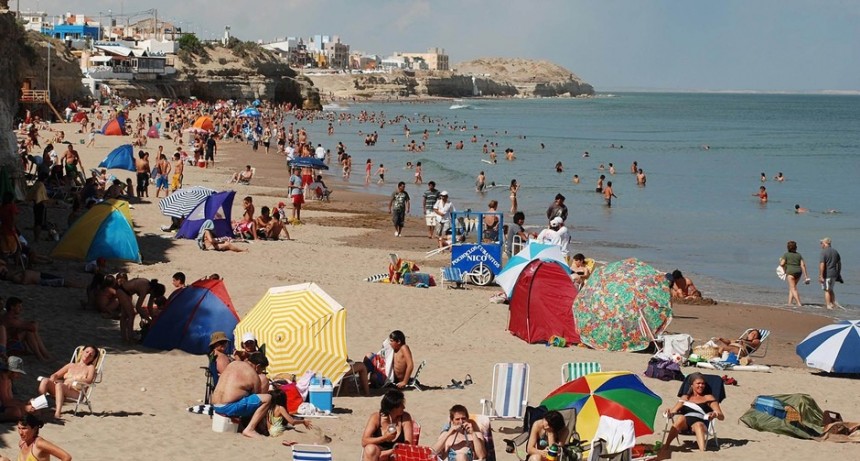 Las Grutas podría probar en septiembre los protocolos para reactivar las playas