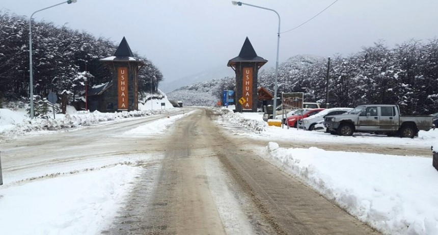 Nieva en Ushuaia por primera vez en la temporada invernal