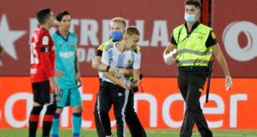 Iniciarán acciones penales al intruso que ingresó al campo en Mallorca-Barcelona