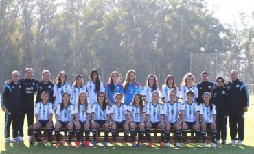 El Vasco Olarticoechea partió hacia los Panamericanos con la selección de fútbol femenina