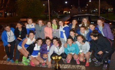Salomón y Méndez  recibieron a las campeonas de hockey sub16