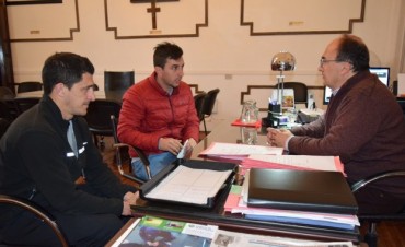 Salomón recibió al piloto saladillense Juan Martín Bruno