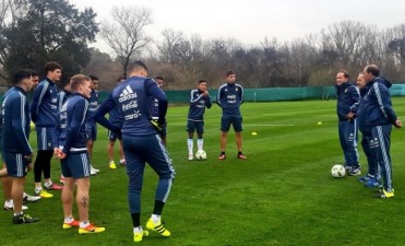Comenzó a entrenar la selección olímpica con el Vasco Olarticoechea