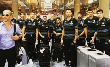 Selección Olímpica de Básquet con Marcos Delía viajo a los Estados Unidos