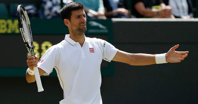A Djokovic le hicieron morder el pasto