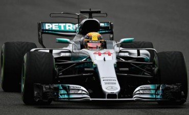 Hamilton voló en Silverstone y logró la pole