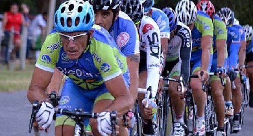 Saladillenses corrieron en la pista de Azul