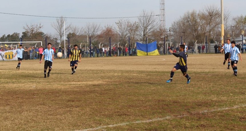 Apeadero y Del Carril dejaron la definición para el próximo domingo