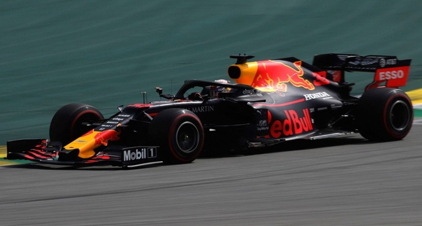 Verstappen dominó los entrenamientos en Austria