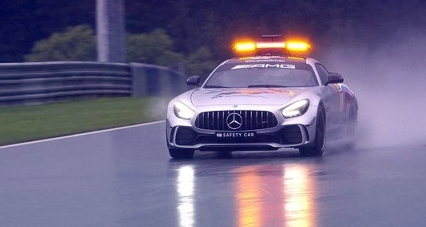 La Fórmula 1 clasifica en medio de la lluvia