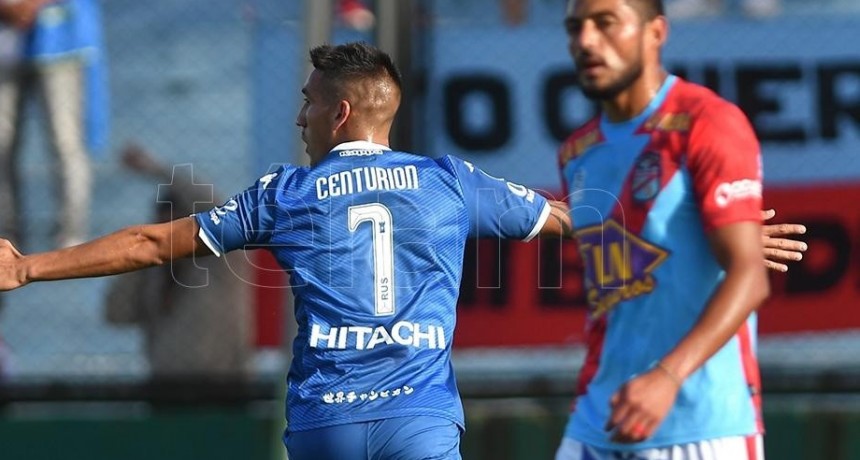 Centurión se queda en Vélez