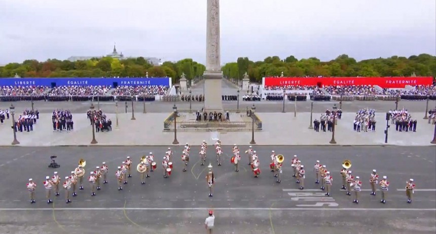 Francia celebró su Día Nacional entre barbijos y homenajes a los trabajadores muertos