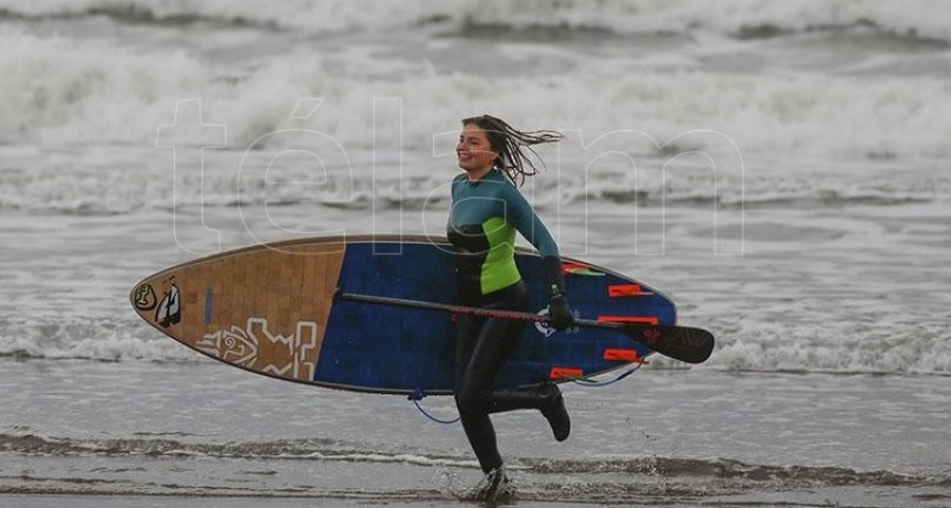 Neoprene y barbijo en la vuelta de los deportes náuticos en Mar del Plata