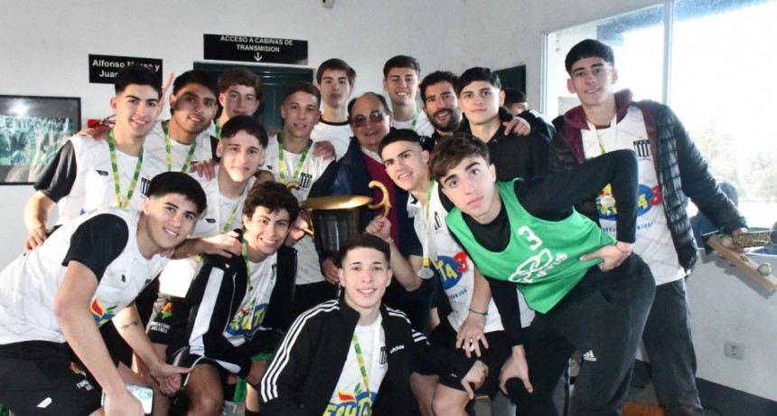 EL FÚTBOL DE SALADILLO TIENE SUS FLAMANTES CAMPEONES