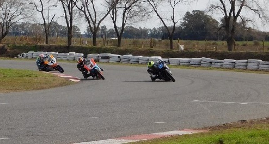 Motociclismo: Lucio Branca haciendo experiencia en el Superbike 