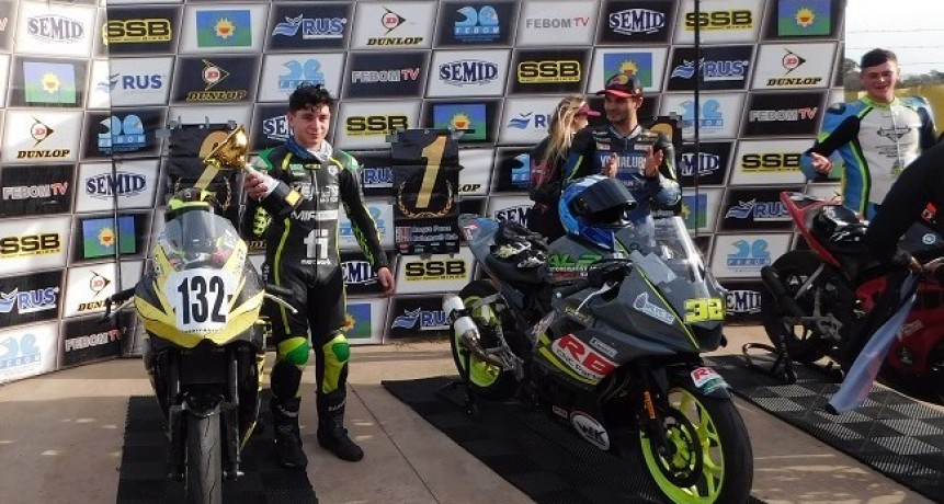 Segundo escalon del podia para Valentin Valor en el Superbike 300 Pro