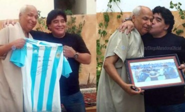 Diego Maradona se encontró con el árbitro de 