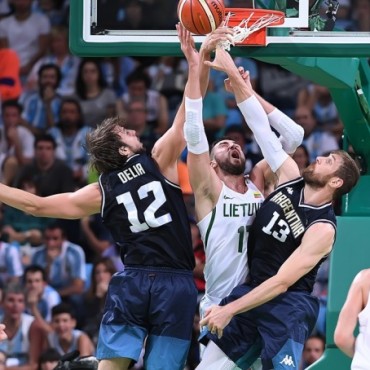 Argentina jugó otro enorme partido, pero cayó ante Lituania 