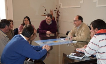 Salom&oacute;n se reuni&oacute; con integrantes de la comisi&oacute;n directiva del Club La Lola