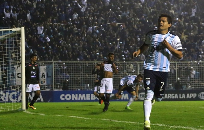 El Decano picó al Rojo y quedó en ventaja para la vuelta