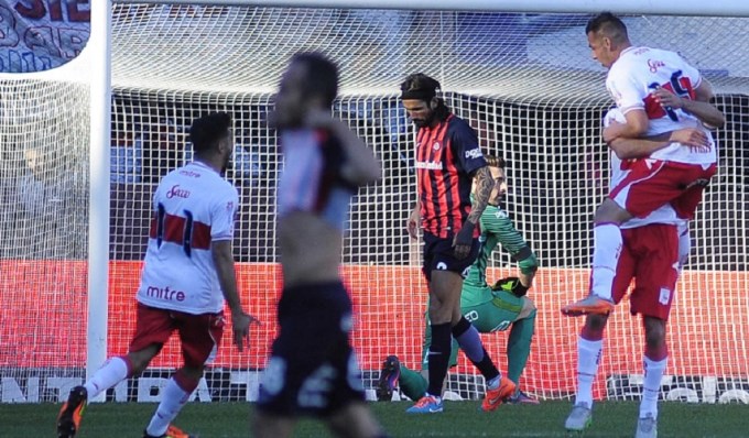 El Gallo  "picote&oacute;" m&aacute;s que el Cuervo y lo sac&oacute; de la Copa Argentina