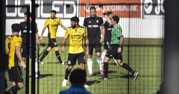 Se complet&oacute; el fugaz partido y Riestra ascendi&oacute; a la B Nacional