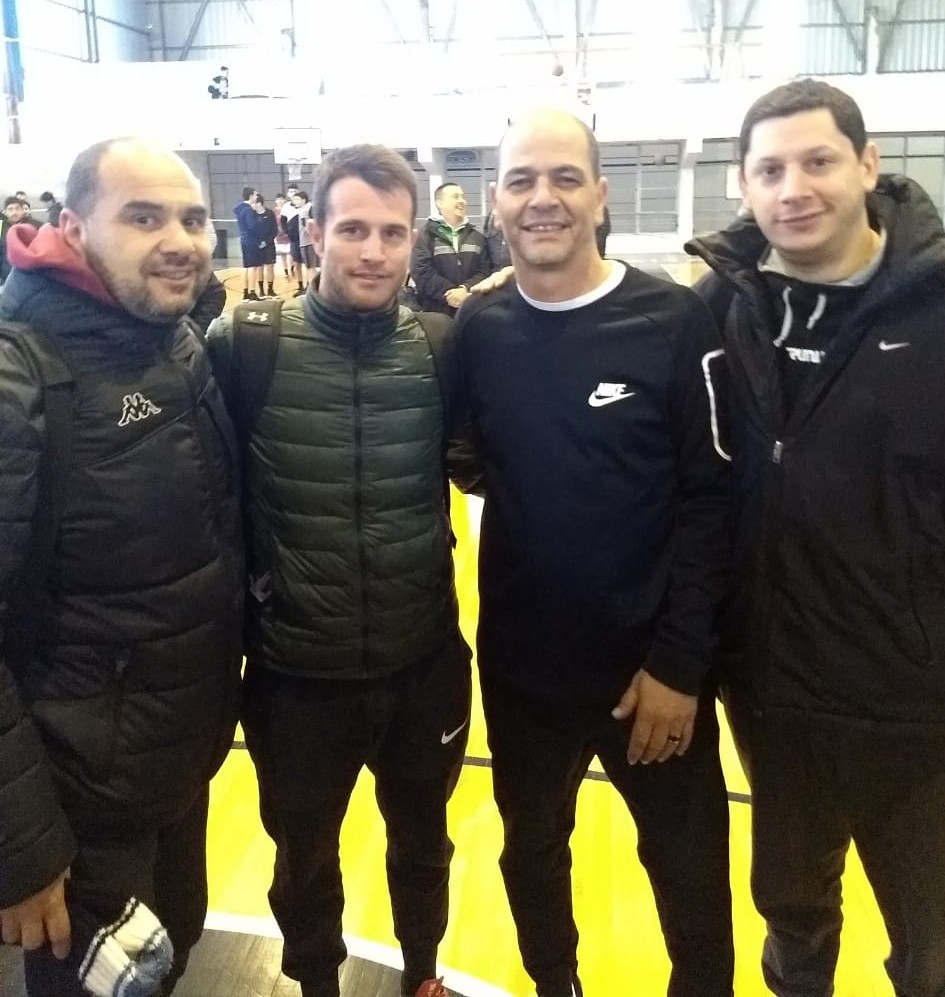 Tecnicos del club Ciudad con Hernandez