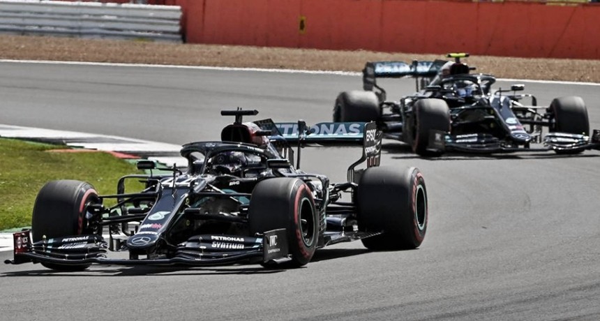 Lewis Hamilton, el más veloz en los entrenamientos en Silverstone