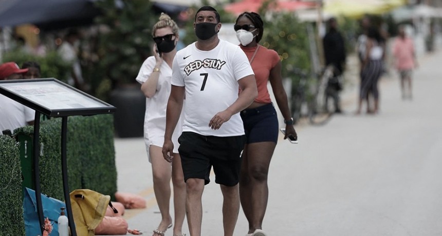 EE.UU. superó los 5,75 millones de casos y se acerca a las 178.000 muertes