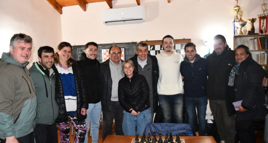 José Luis Salomón junto a Nicolás Tosca estuvieron visitando la Escuela Municipal de Ajedrez