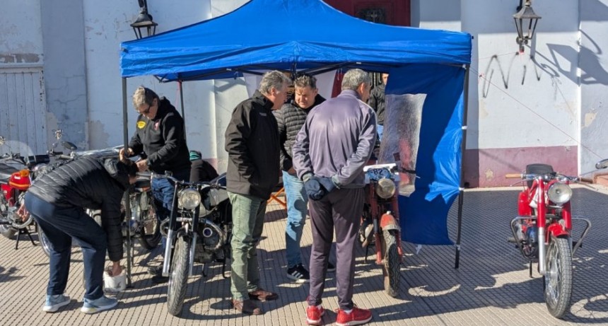 Club de Motos Antiguas en el 162 Aniversario de Saladillo 